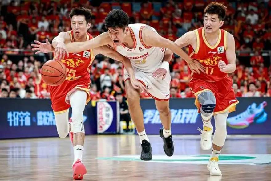 从替补到首发：一名中场球员的角色适应期